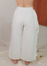 Load image into Gallery viewer, Upper East Side White - Pants

